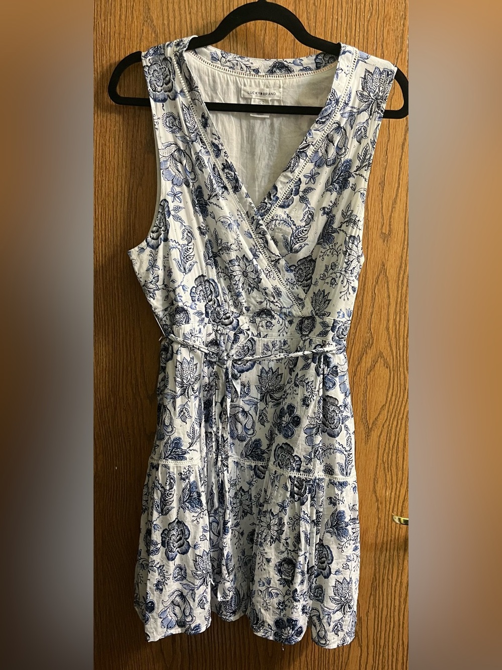 Lucky Brand Short Sleeveless White and Blue Floral Wrap Dress